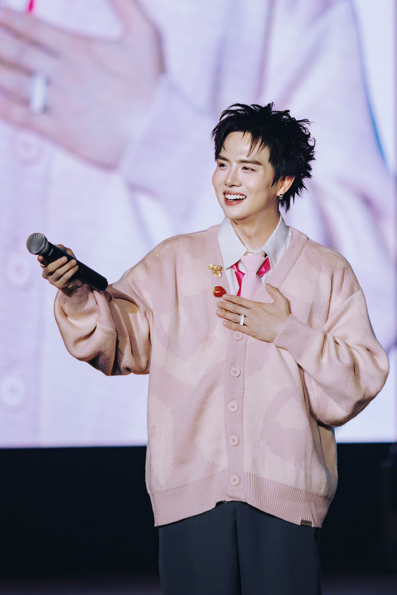 Quá khứ của sao nam Vbiz đang hot rần rần: Nằm liệt giường vì bệnh tim, phải sống chung với thanh sắt dài hơn 30cm- Ảnh 3.