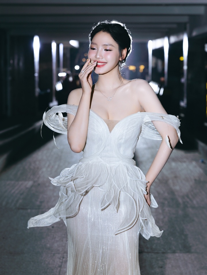 Sắc vóc 3 mỹ nhân đảm nhận vai nữ chính trong cuộc đua phim Tết 2026- Ảnh 9.