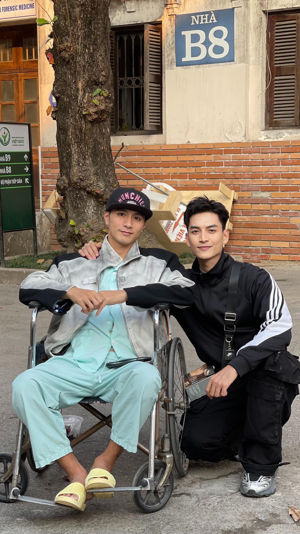 Tình hình mới nhất của nam người mẫu gặp tai nạn lật xe ở Lào Cai- Ảnh 1.