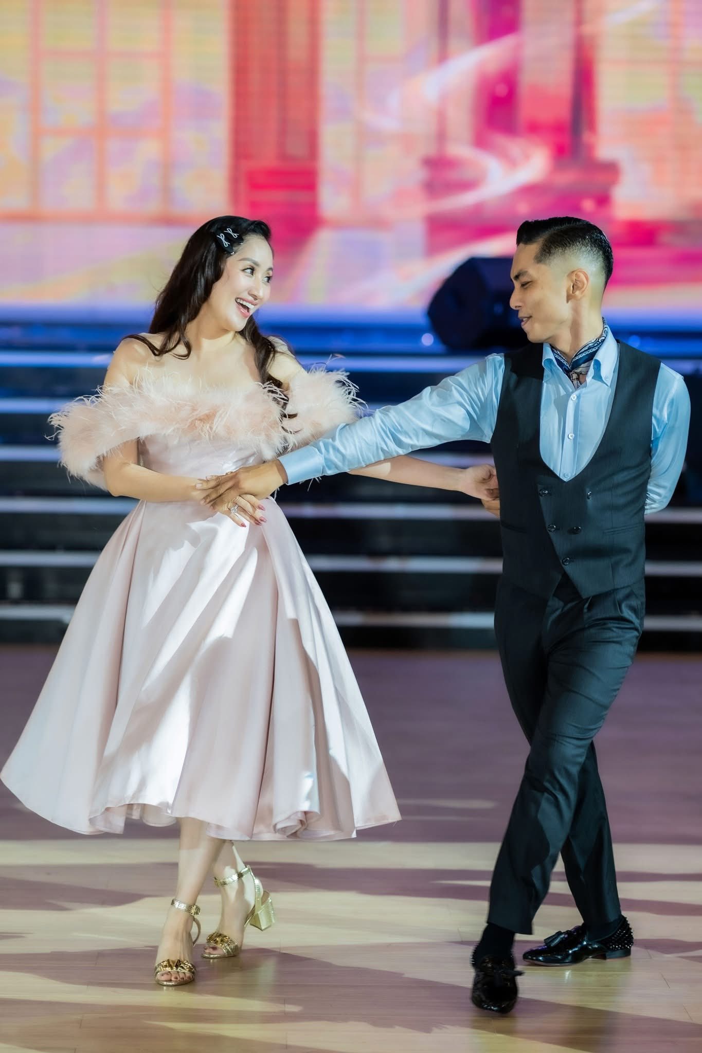 Hôn nhân của cặp cô trò nghệ sĩ: Vợ là viện trưởng hơn chồng 11 tuổi, chia tay nhiều lần vẫn quay lại- Ảnh 1.