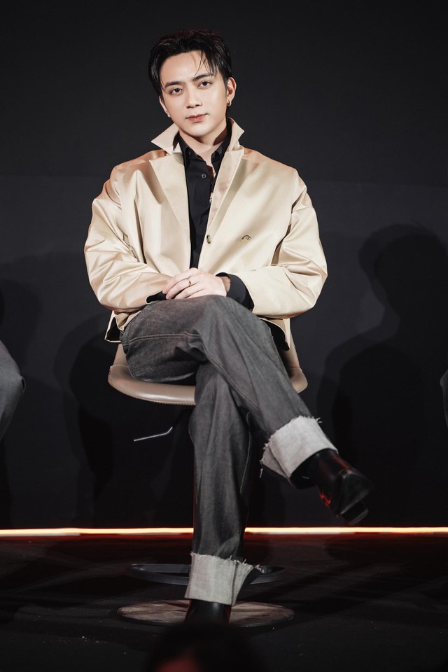 61616852714657927349069538244678252353638003n-1770494163330-17704941636481893043347 "Cú đúp" đỉnh nóc kịch trần của SOOBIN tại WeChoice Awards 2025 61616852714657927349069538244678252353638003n 1770494163330 17704941636481893043347