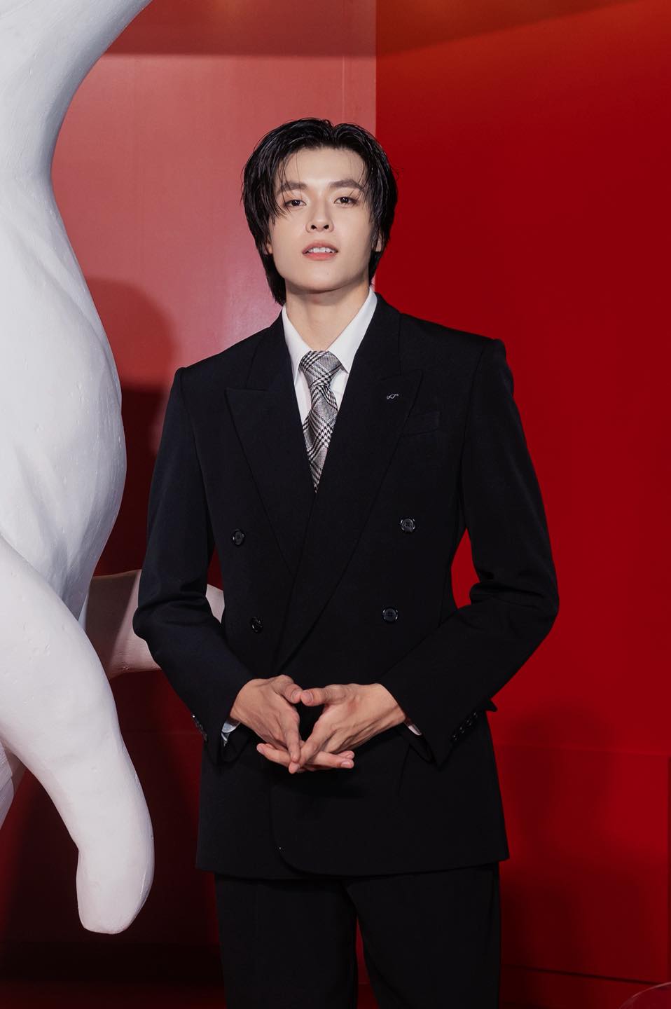 Có ai ê chề như nam diễn viên này: