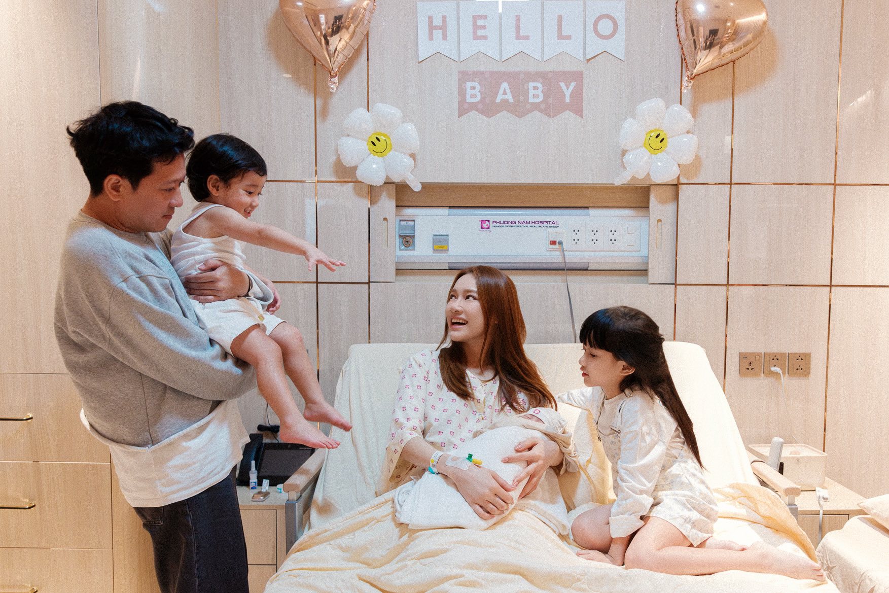 Vợ chồng Nhã Phương - Trường Giang âm thầm làm điều đặc biệt cho con thứ 3- Ảnh 4. Vợ chồng Nhã Phương - Trường Giang âm thầm làm điều đặc biệt cho con thứ 3- Ảnh 4.