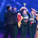 Cánh Diều 2025: Mưa Đỏ và Mang Mẹ Đi Bỏ thắng lớn, 1 phim Việt giờ vàng làm nên bất ngờ 6175232821222171966823682016622264040491473384n 1768503433411 1768503434374956652318 75 0 829 1440 crop 17685034803671272248790jpg