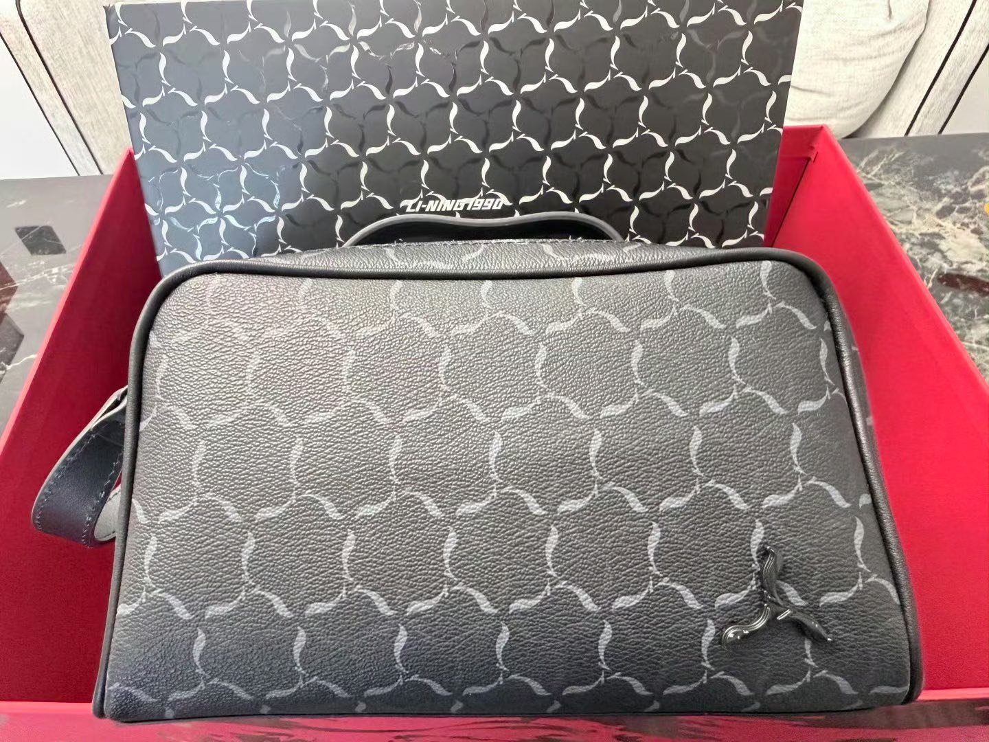 "Đập hộp" quà Tết soi đẳng cấp sao Cbiz: Tiêu Chiến - Triệu Lệ Dĩnh xa xỉ, Lộc Hàm thế nào mà bị bàn tán 6243597921221658629326616362109660893787769681n 17701775966231219043953 1770186380194 1770186380416916214748