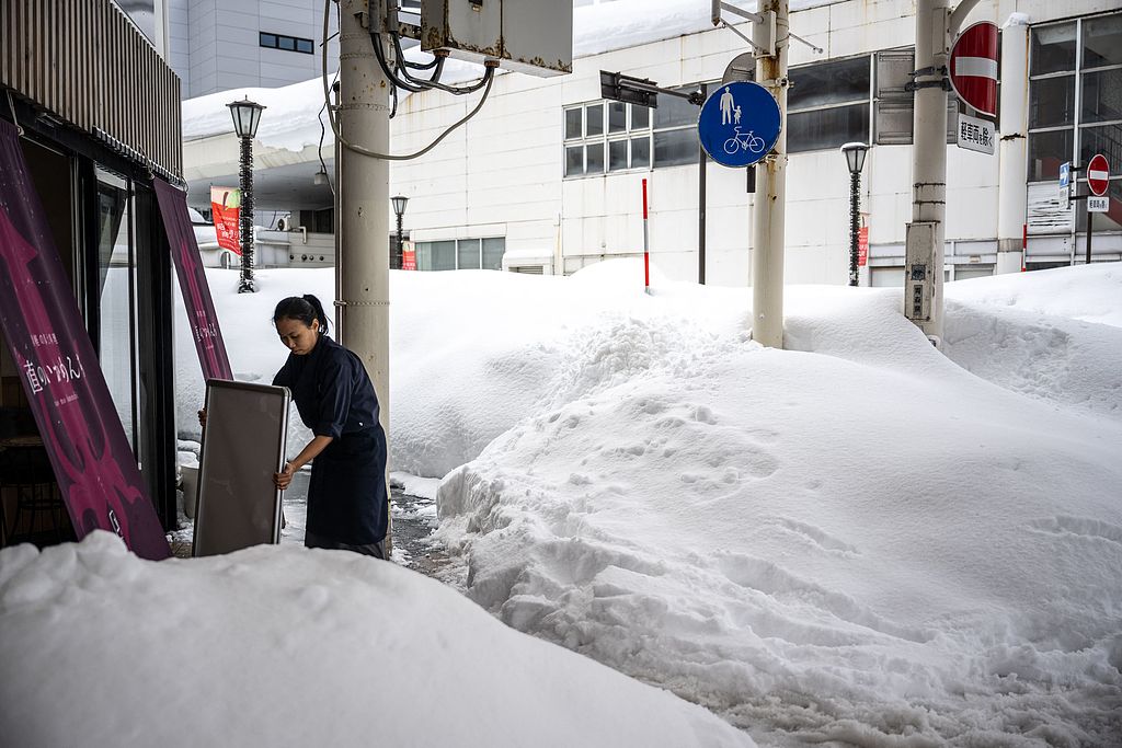 Thảm họa tuyết trắng tại Nhật Bản: Tuyết rơi dày khiến 30 người thiệt mạng, 324 người bị thương- Ảnh 3.
