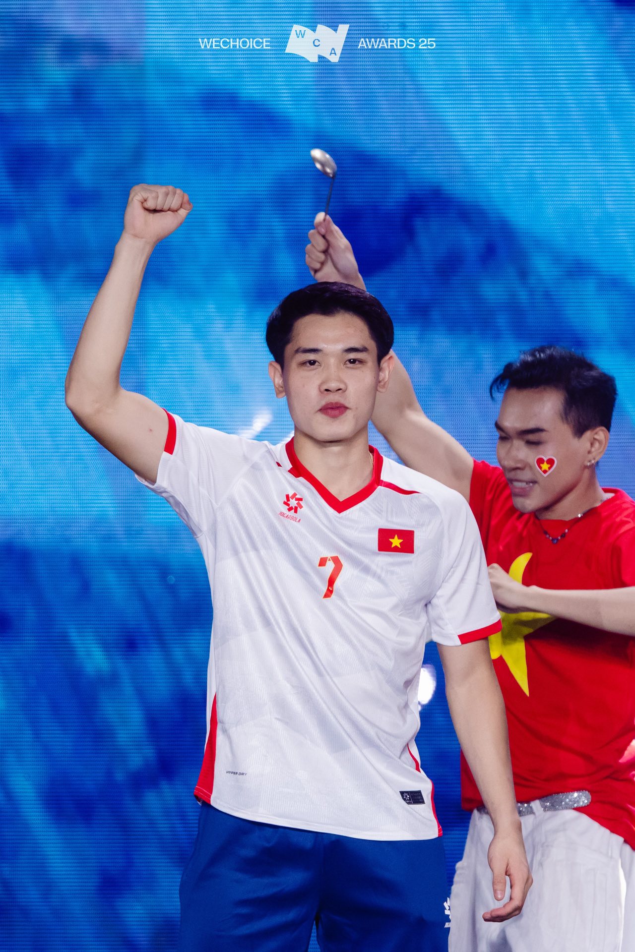 Tóm Đức Phúc - Đình Bắc trò chuyện rôm rả ở WeChoice Awards, 1 chi tiết lạ được netizen bàn tán không ngớt- Ảnh 8.