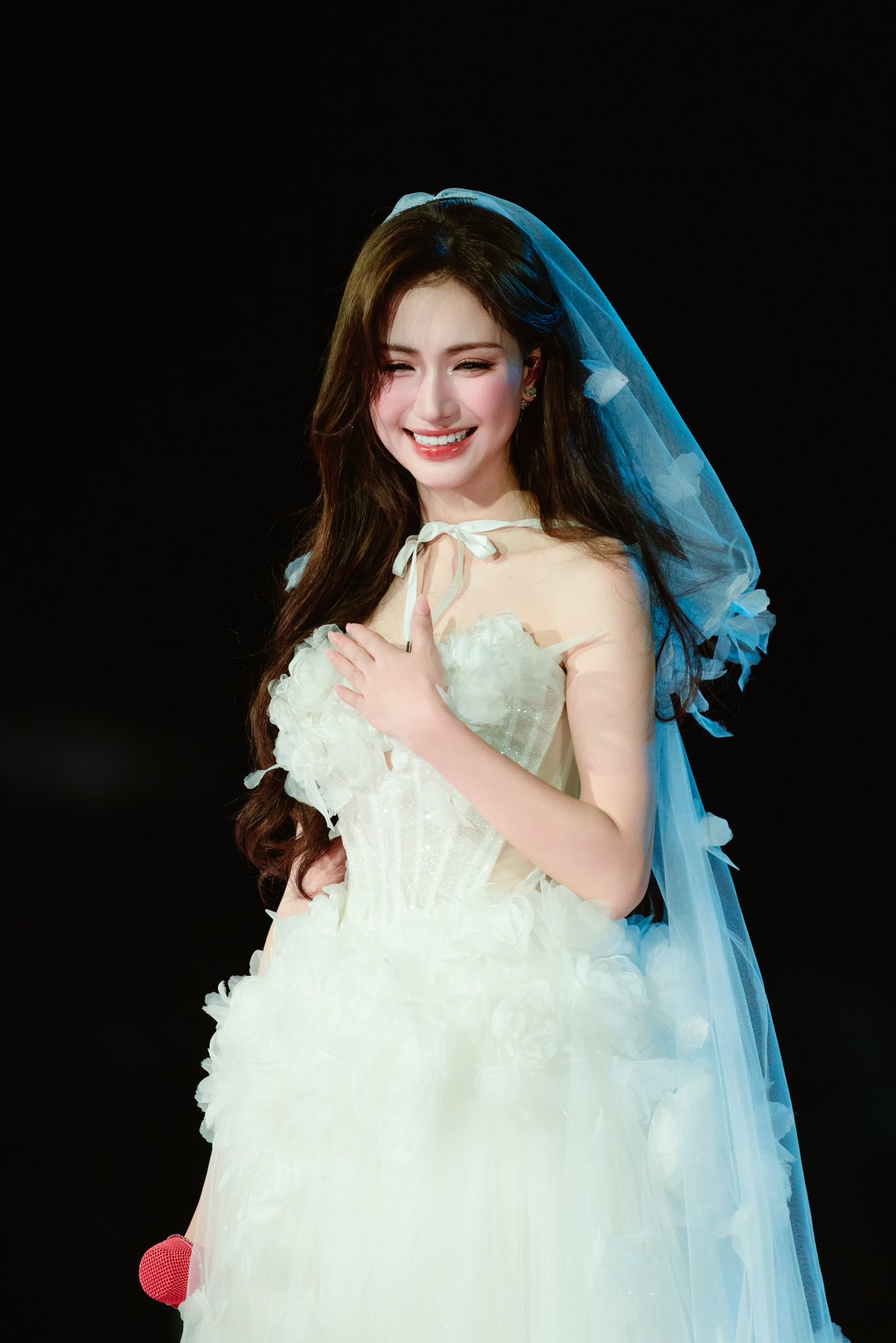 Hoà Minzy đã mời cưới, lộ thời điểm diễn ra hôn lễ- Ảnh 4.