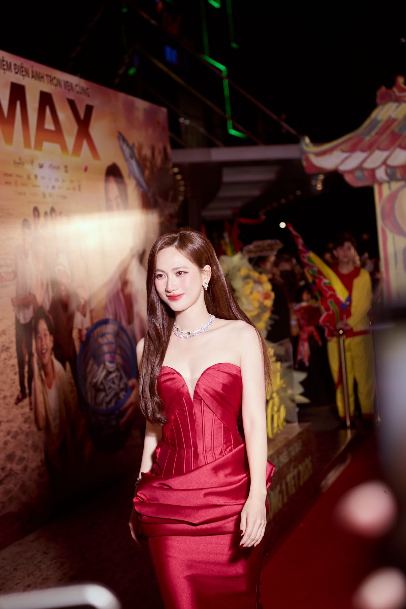 Vbiz có duy nhất 1 mỹ nhân ai đứng cạnh cũng thành tàng hình: Visual như tranh vẽ, thua Hoa hậu mỗi cái vương miện- Ảnh 4.