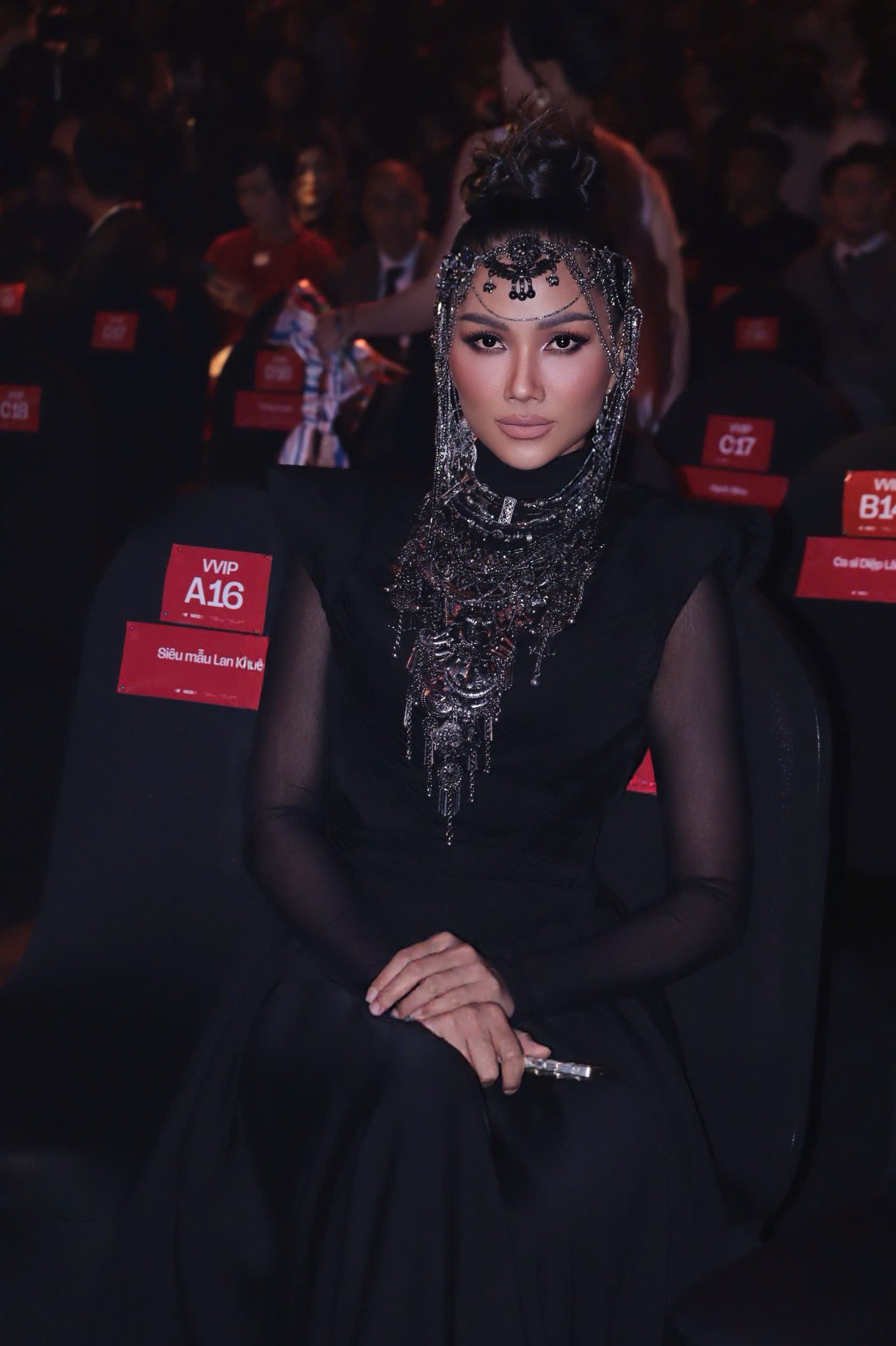 Khung hình đắt giá tại WeChoice Awards 2025: 5 nàng hậu tụ họp, nhan sắc bất phân thắng bại- Ảnh 1.