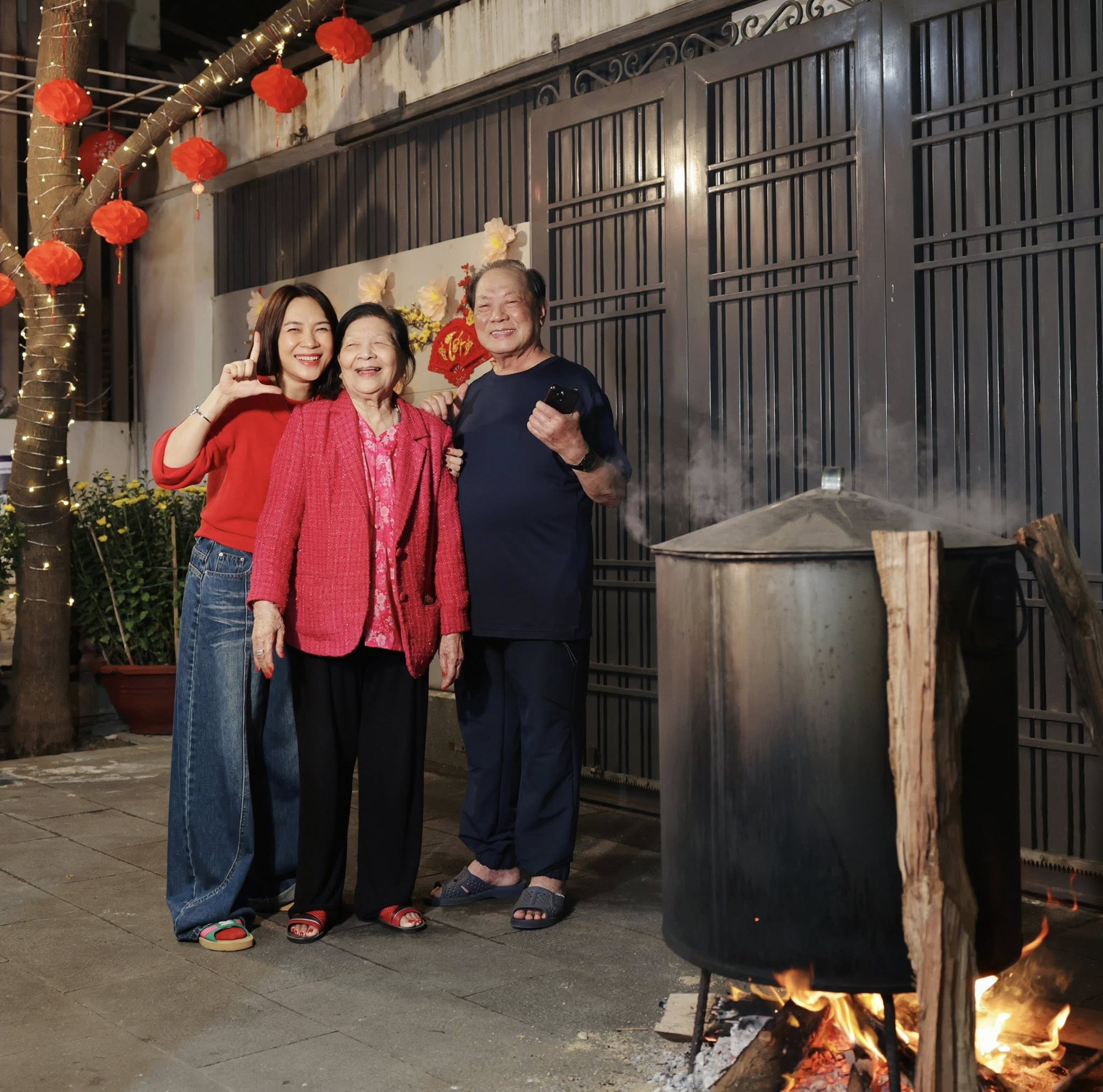 "Team qua đường" bắt gặp Mai Tài Phến "giữ chuỗi" ăn Tết cùng gia đình Mỹ Tâm 62868733014321019982964138220424726749649650n 17711625576781624811519 1771199663343 17711996635552102454664