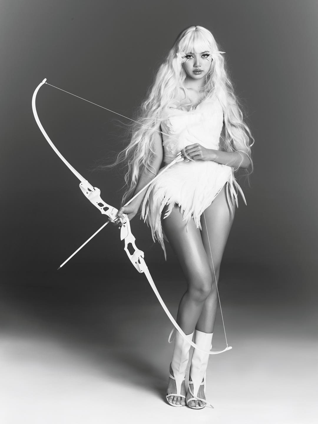 "Cú nổ Valentine 2026" chỉ có thể là nữ thần tình yêu Lisa 62907099113224726365713067862709837004166975n 17710384667551878543905 1771054929794 17710549305751165035915