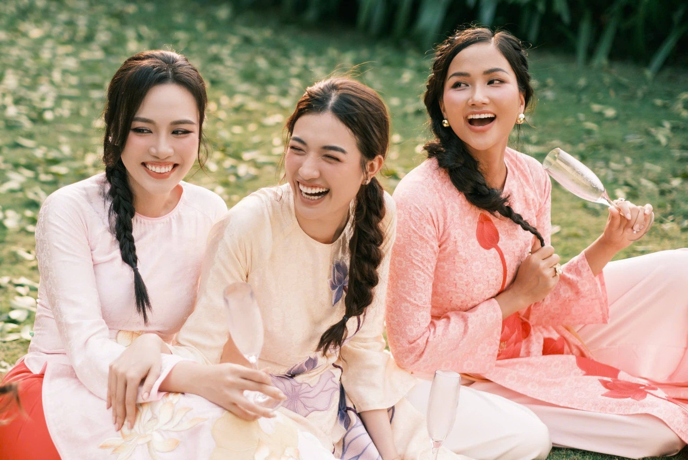 Dàn hoa, á hậu khoe dáng với áo dài Tết- Ảnh 29.