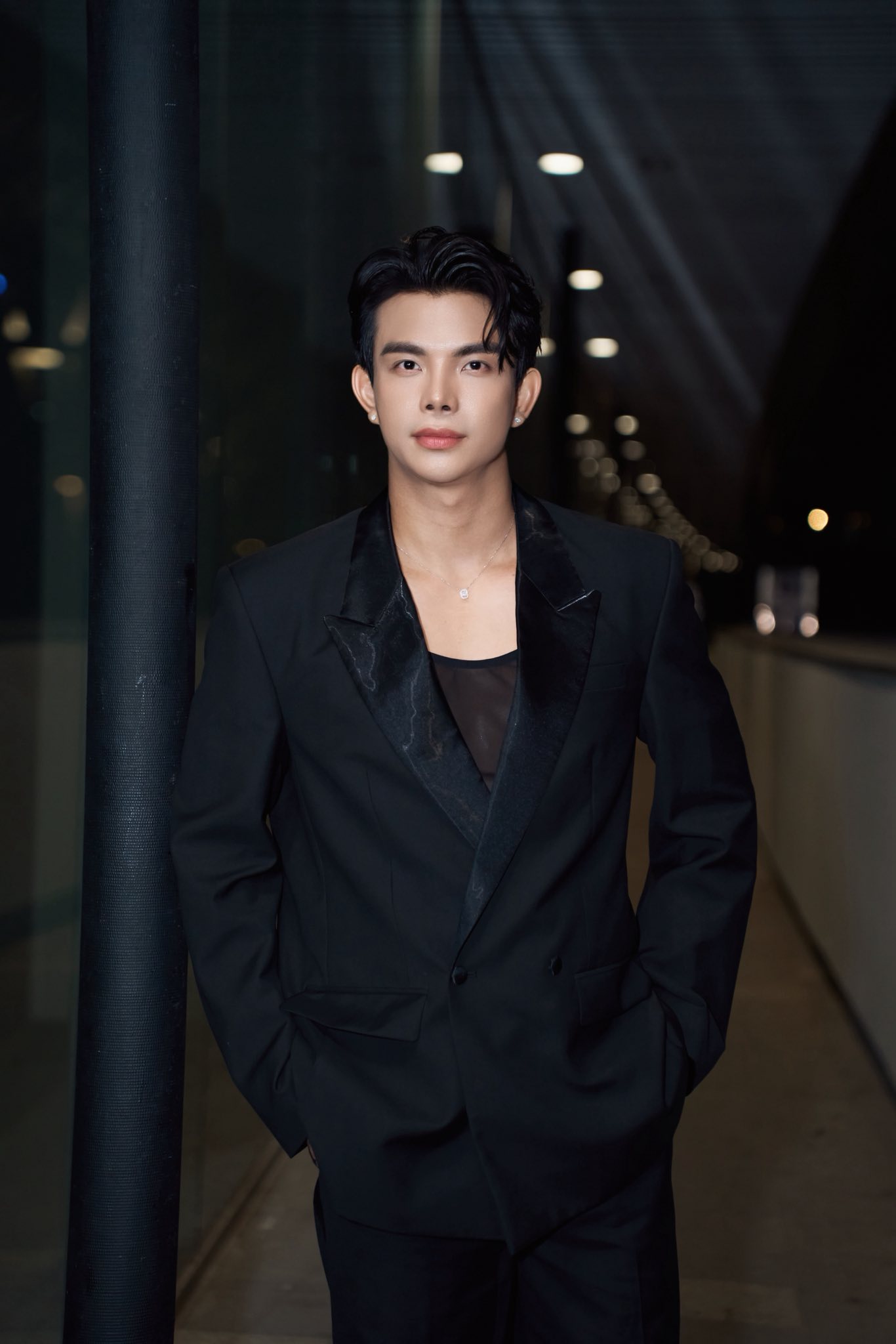 Lộ ảnh Quốc Trường hôn 1 người đàn ông- Ảnh 3.