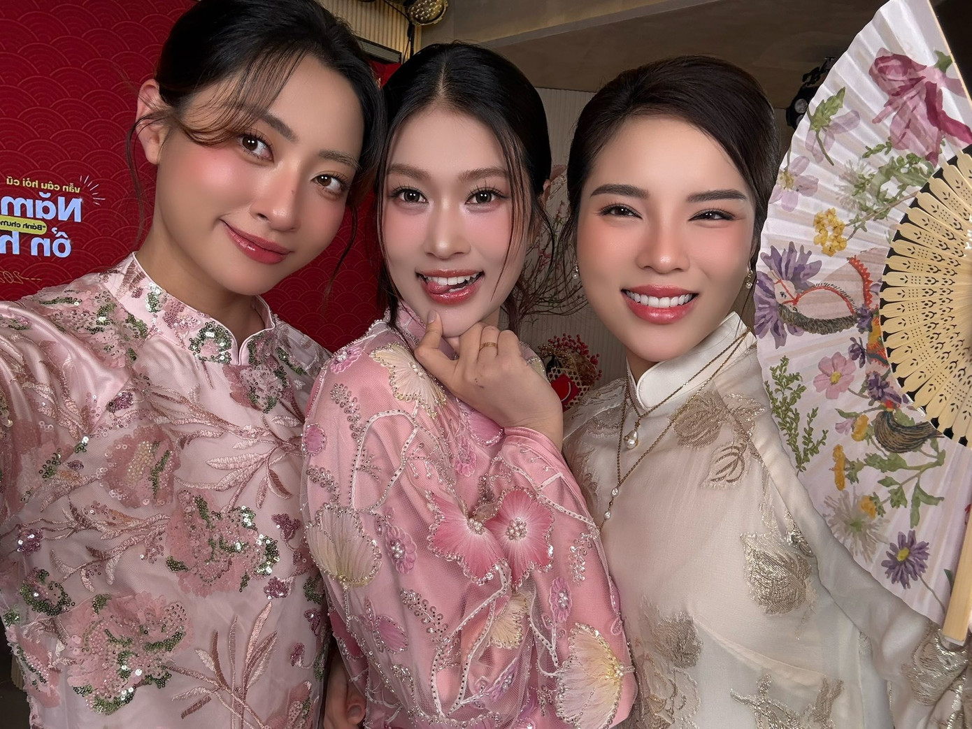 Dàn hoa, á hậu khoe dáng với áo dài Tết- Ảnh 26.