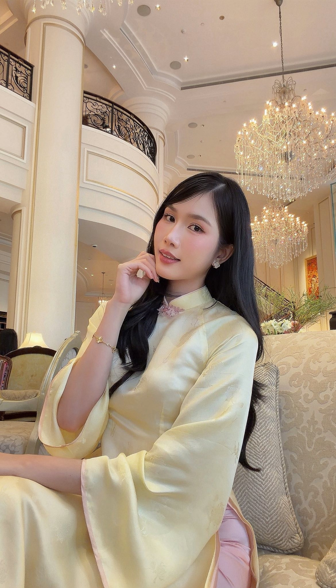 Dàn hoa, á hậu khoe dáng với áo dài Tết- Ảnh 16.