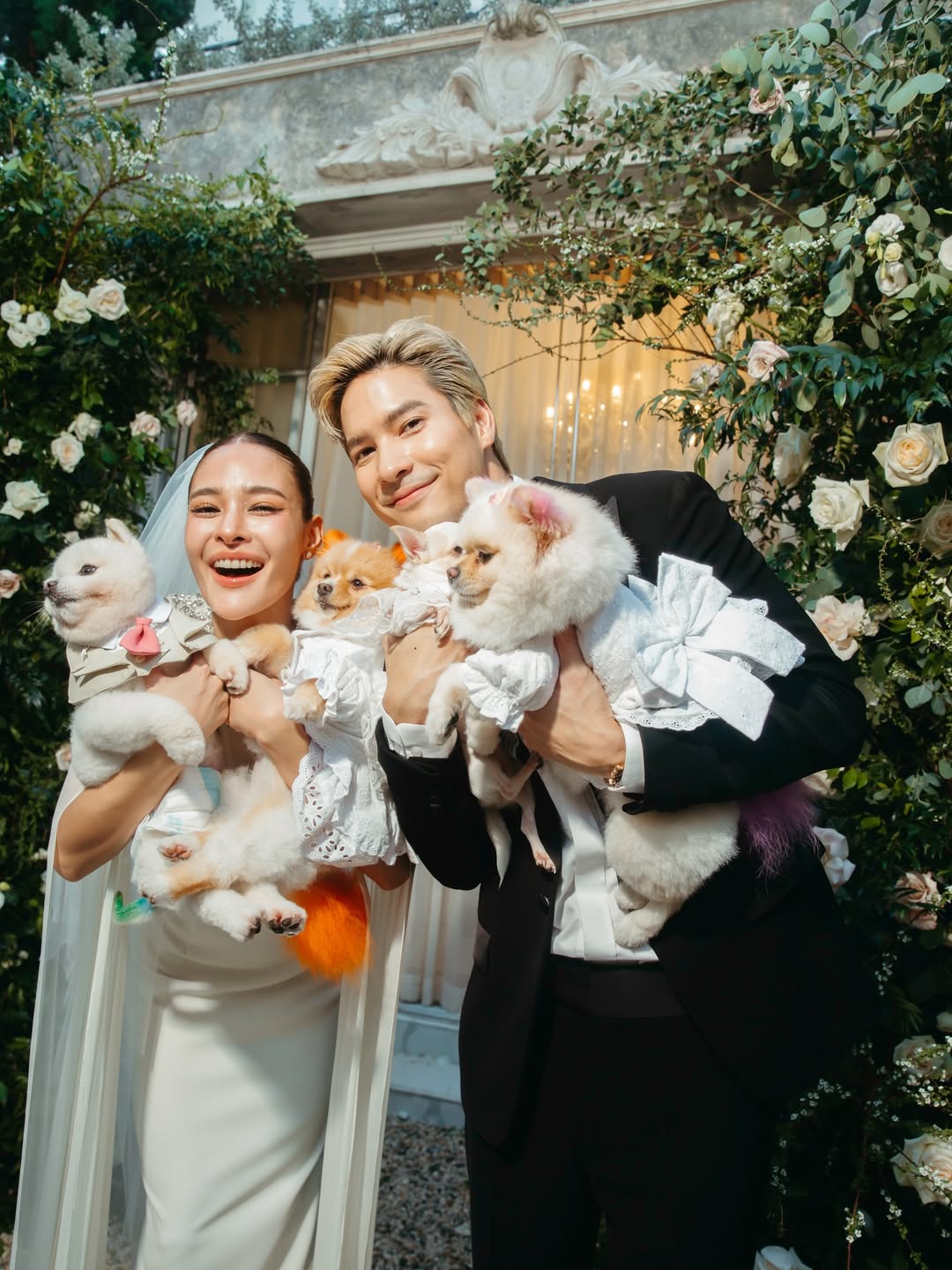 Hoa hậu Hoàn vũ bất ngờ thú nhận kết hôn từ tận 2 năm trước, danh tính ông xã khiến công chúng