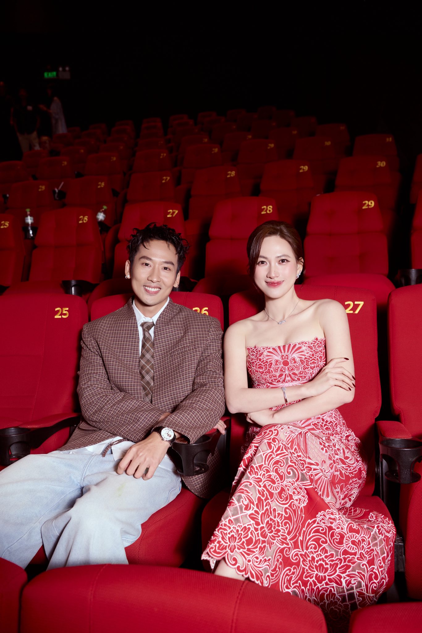 Bắt thóp cặp đôi Vbiz rải hint hẹn hò khắp nơi, ra mắt bố mẹ ngay giữa thảm đỏ thì chối đằng trời- Ảnh 7.