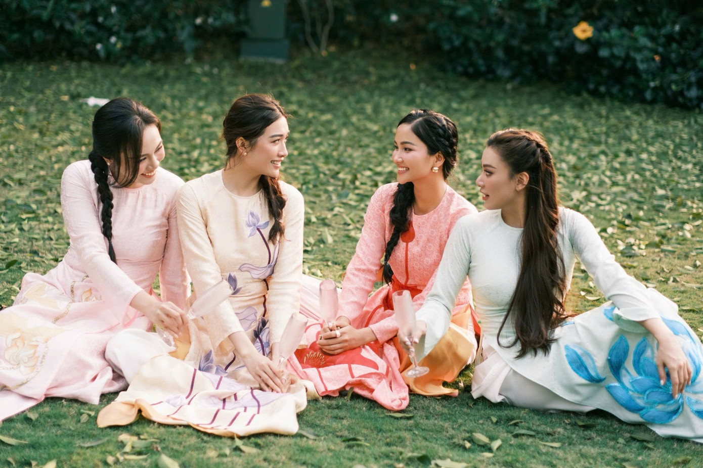 Dàn hoa, á hậu khoe dáng với áo dài Tết- Ảnh 28.