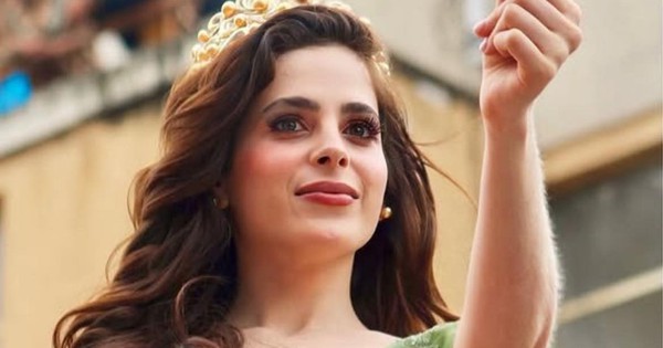 Đương kim Hoa hậu Hoàn vũ ngã khuỵu khi đang diễu hành 632780442 1971915763363762 1664138282460061255 n 1771238979416 1771238980875191231043 227 0 840 1170 crop 1771239053972407200274jpg