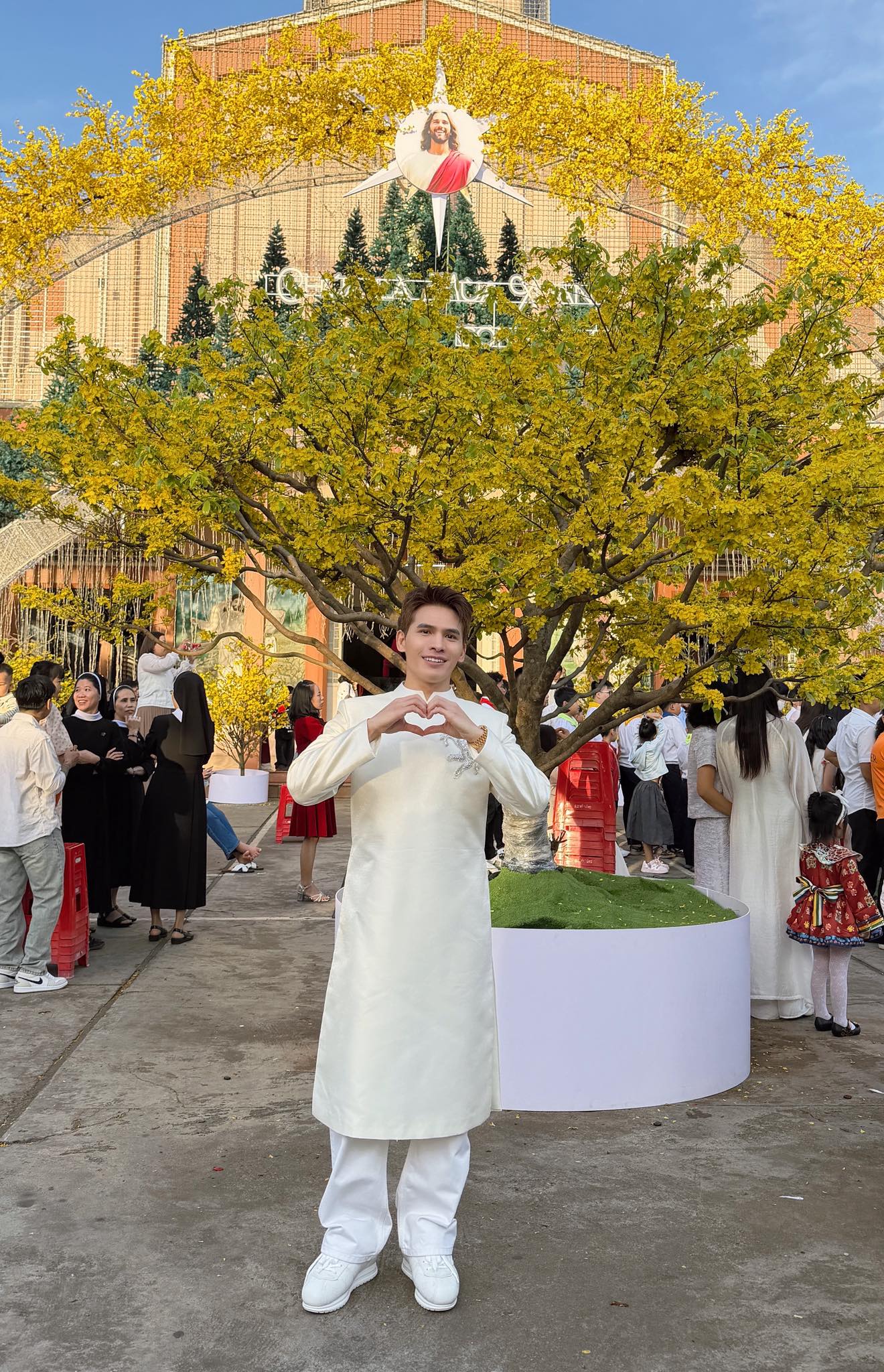 Nam ca sĩ Việt nổi tiếng đón Tết đầu tiên không còn cả bố lẫn mẹ- Ảnh 2.