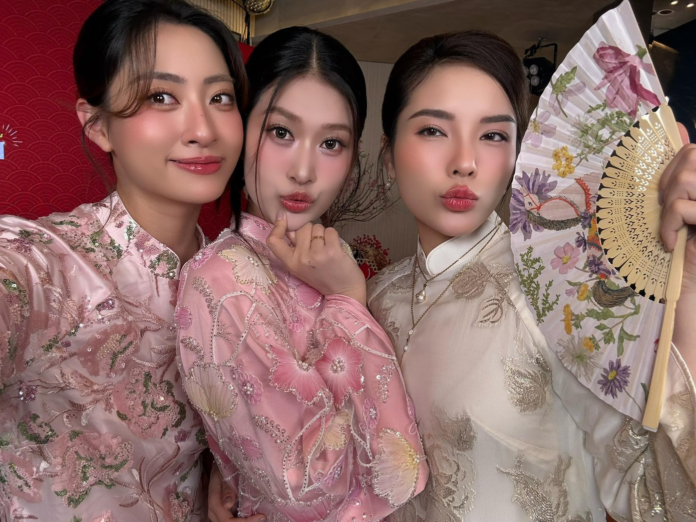 Dàn hoa, á hậu khoe dáng với áo dài Tết- Ảnh 27.