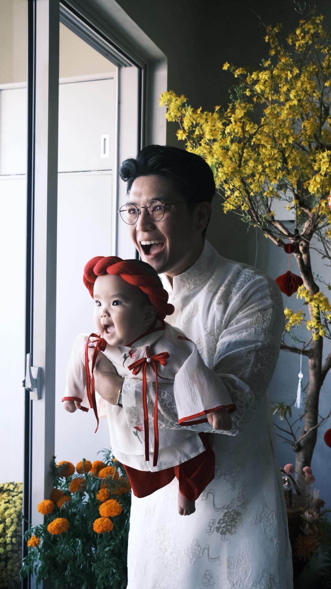 Ngô Thanh Vân lần đầu hé lộ gương mặt con gái, Tết đầu tiên của bé Gạo gây sốt với màn nhận lì xì xứng danh ái nữ- Ảnh 2.