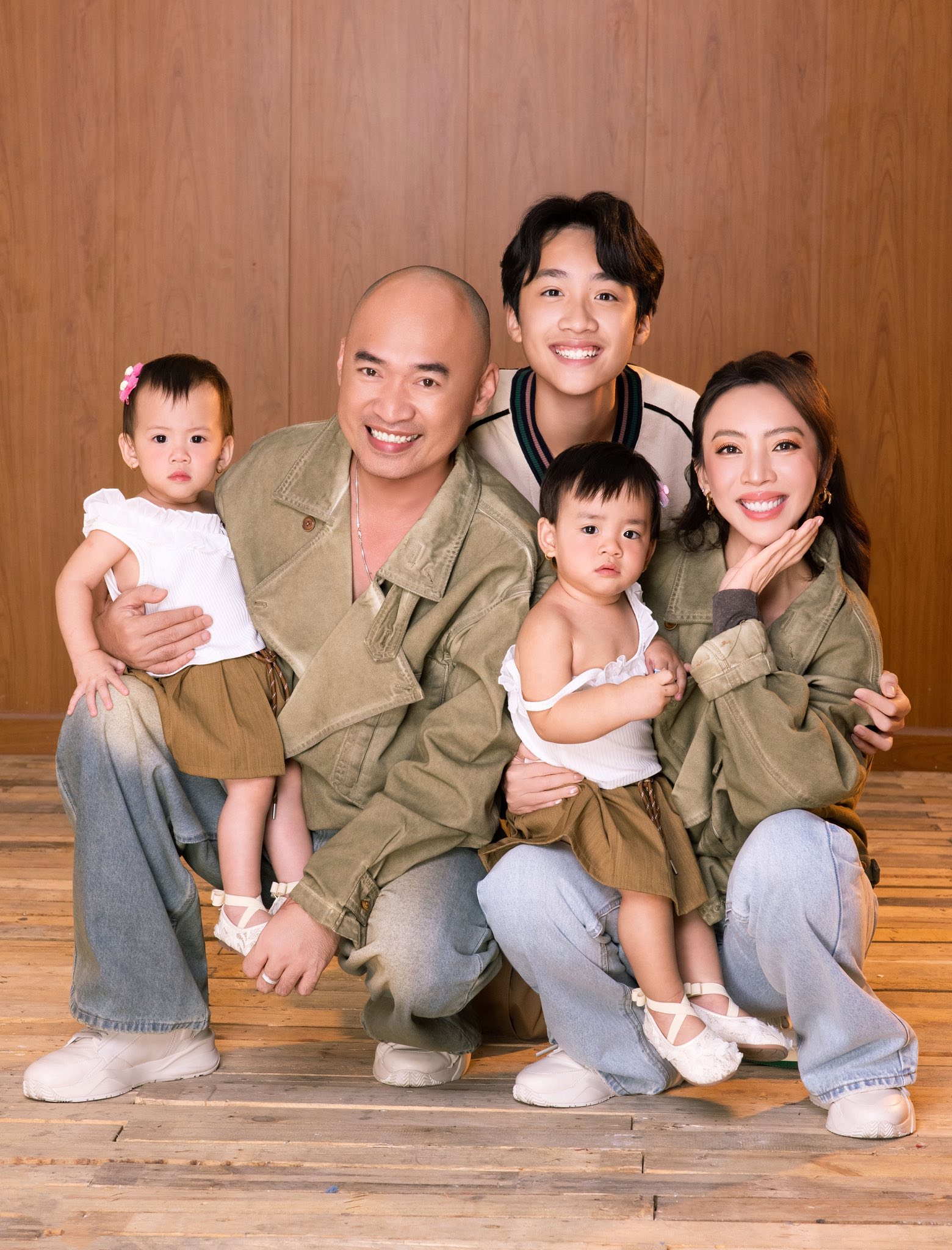 Thu Trang - Tiến Luật công khai cặp song sinh dịp năm mới?- Ảnh 2.