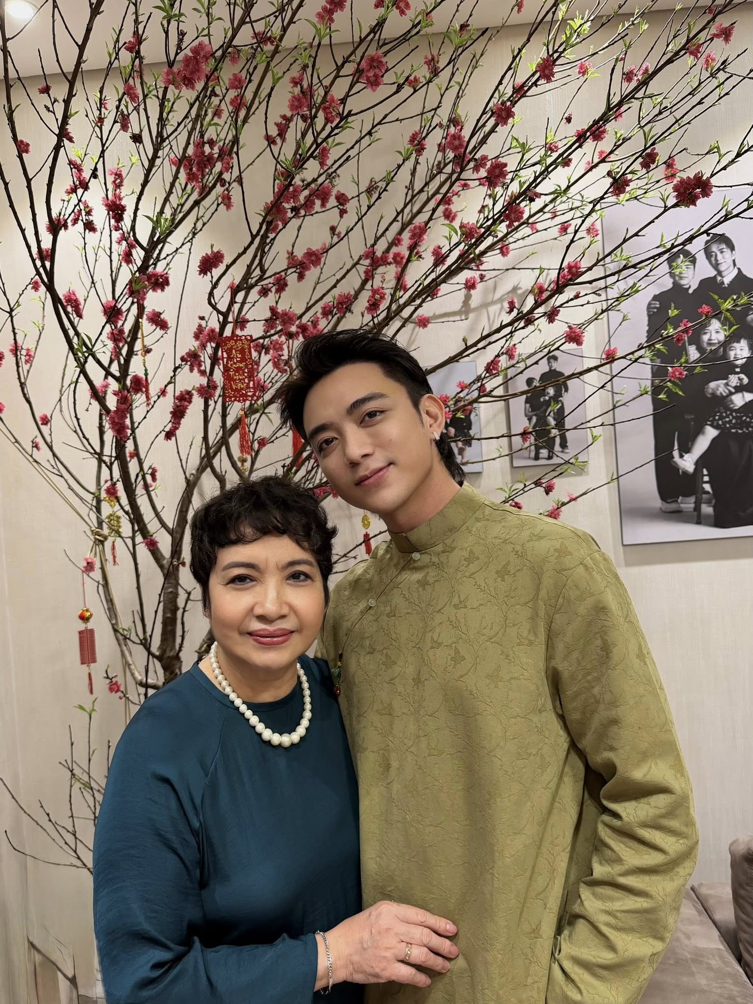 Dàn sao Việt check-in mùng 1 Tết: Sơn Tùng - SOOBIN chúc Tết, Chi Pu - Midu đua sắc tưng bừng- Ảnh 2.