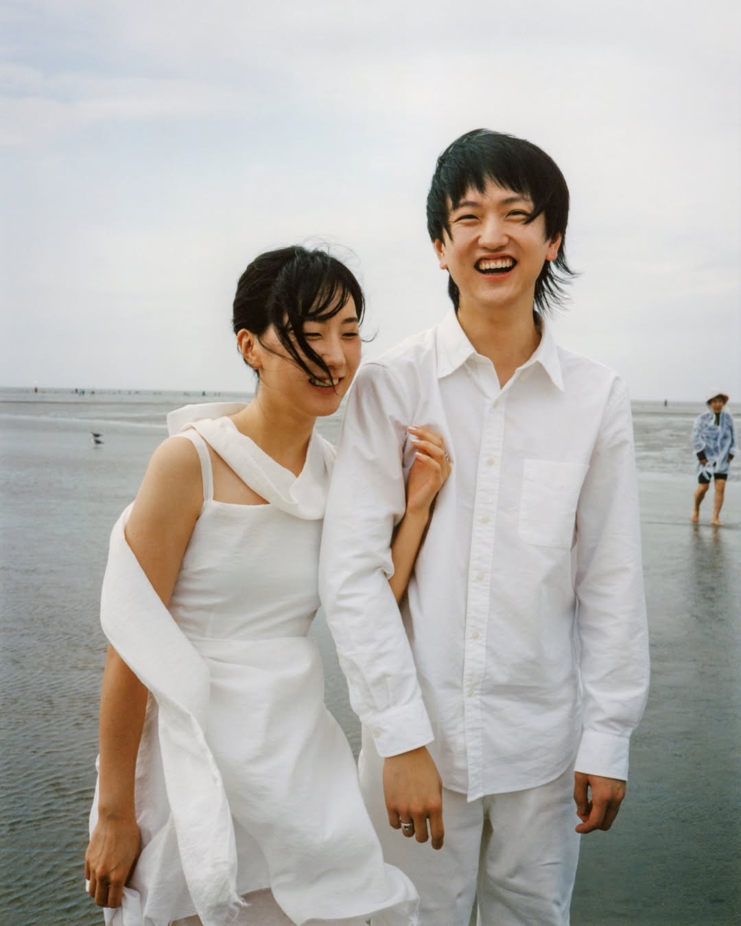 Hot nhất ngày: Ca sĩ 9X kết hôn tung ảnh cưới lạ đời mặt lấm lem bùn, sao nam số 1 showbiz vội chúc mừng- Ảnh 6.