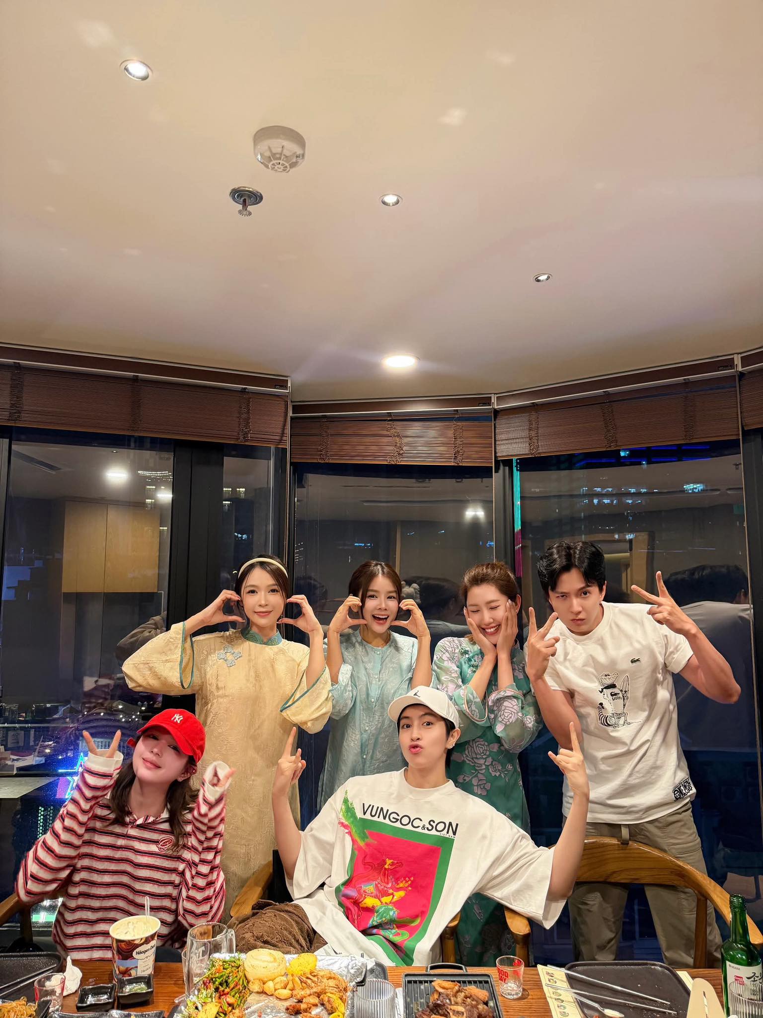 Xoài Non liên tục đăng bài tâm trạng, mối quan hệ với Gil Lê thế nào?- Ảnh 4. Xoài Non liên tục đăng bài tâm trạng, mối quan hệ với Gil Lê thế nào?- Ảnh 4.