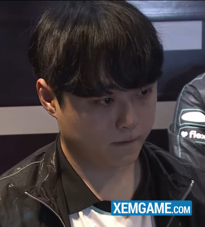 640878003_1419127523345081_90264 LMHT: HLV cvMax trở nên viral cùng hình ảnh tuyển thủ “khóc vì bị sấy” trong trận đấu với T1 640878003 1419127523345081 90264