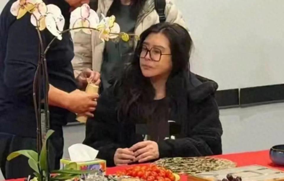 "Ngọc nữ đẹp khuynh đảo châu Á" nay mặt mũi biến dạng không nhận ra, mở tiệm trị liệu massage gom bạc lẻ 641 4 1768209919371301525093 1768226963859 1768226964255587317868 1768276001496 17682760016381137904454