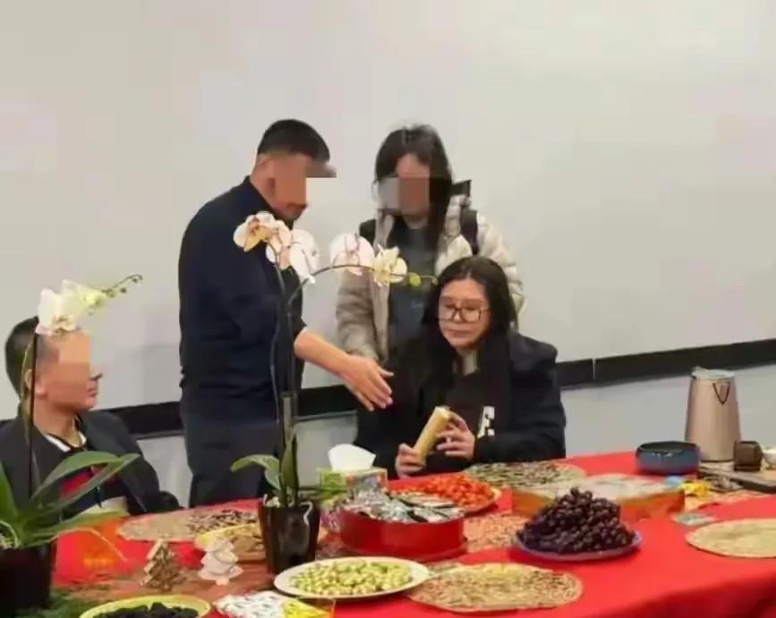 "Ngọc nữ đẹp khuynh đảo châu Á" nay mặt mũi biến dạng không nhận ra, mở tiệm trị liệu massage gom bạc lẻ 641 5 1768209919340257908529 1768226964950 17682269651671329730186 1768276002358 17682760026461954233082