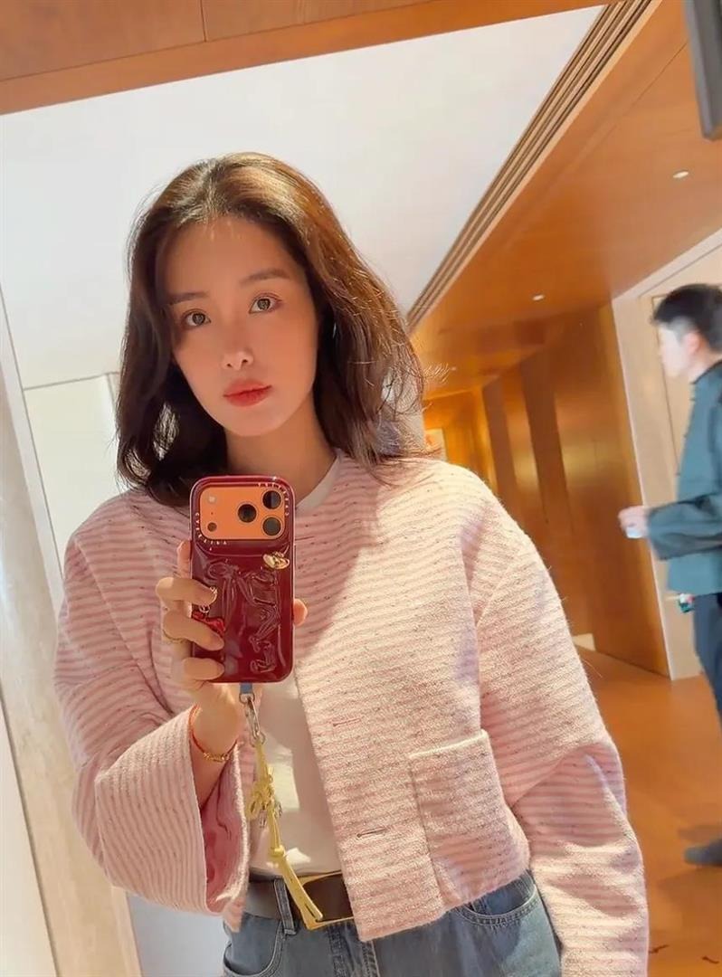 Mỹ nhân 92 sinh con cho thiếu gia tập đoàn được nhà chồng chấp thuận, khoe ảnh đón Tết trong dinh thự xa hoa- Ảnh 5.