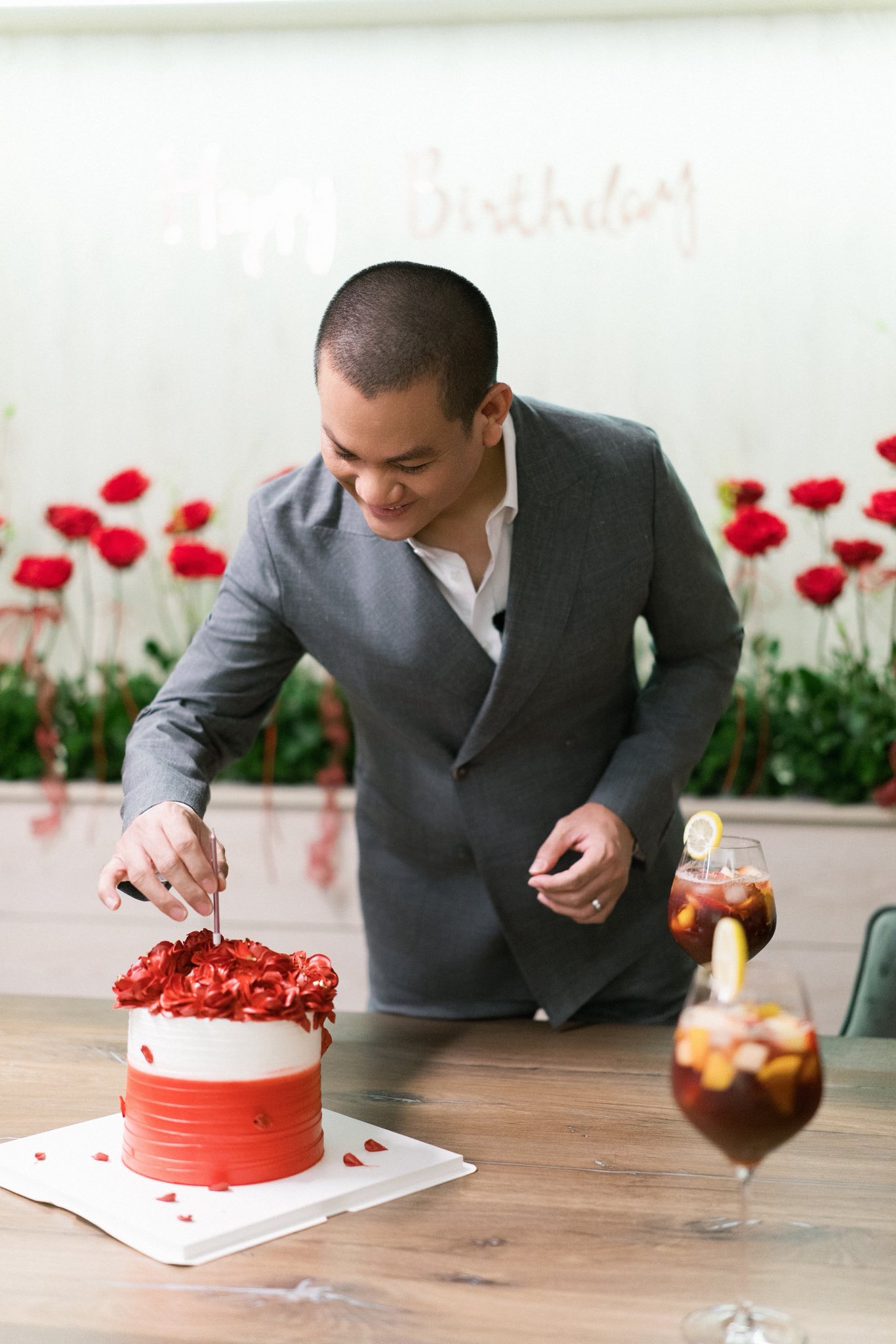 Chồng hơn 17 tuổi làm gì mà khiến Hoa hậu Khánh Vân bật khóc?- Ảnh 1.