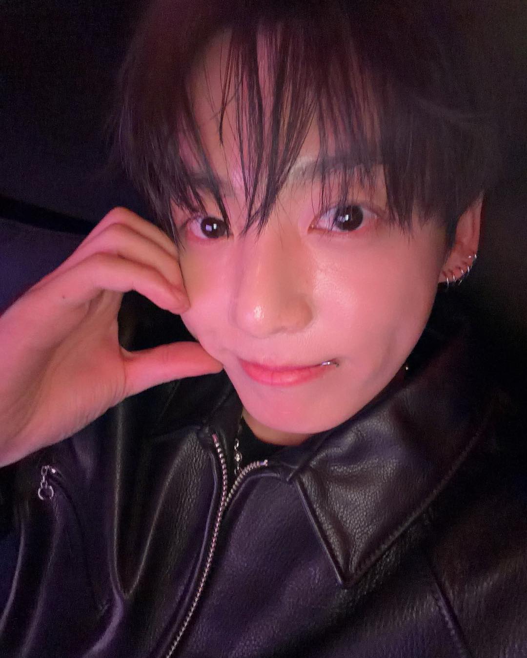 Jungkook (BTS) có đang ổn không?- Ảnh 2. Jungkook (BTS) có đang ổn không?- Ảnh 2.