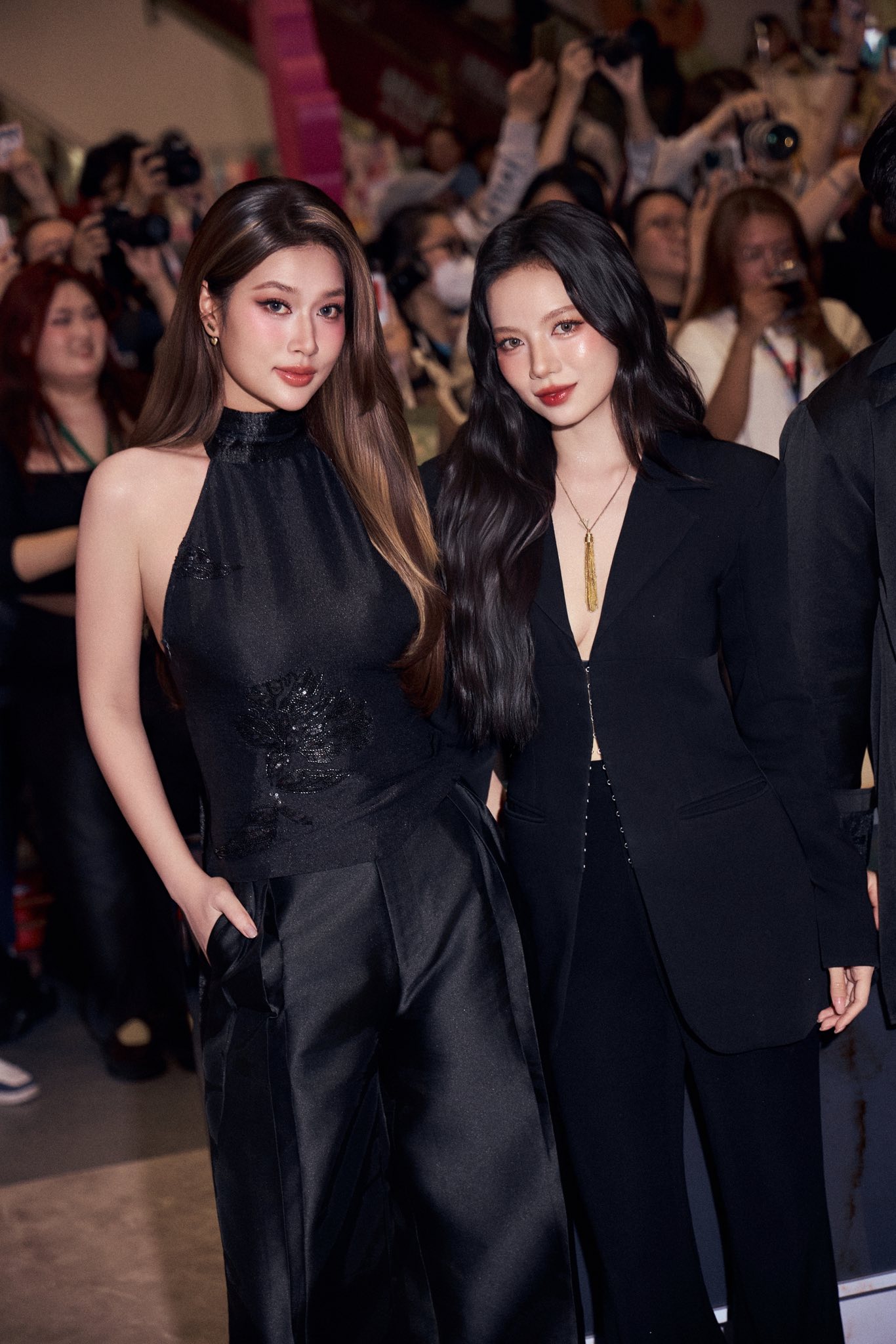 Mỹ nhân Việt đẹp cỡ này mà bị bỏ quên 10 năm trời, cứ xuất hiện là được