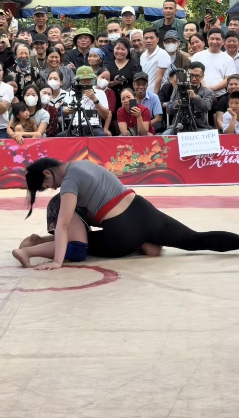 Bóng hồng sới vật Anh Thơ lại trở thành