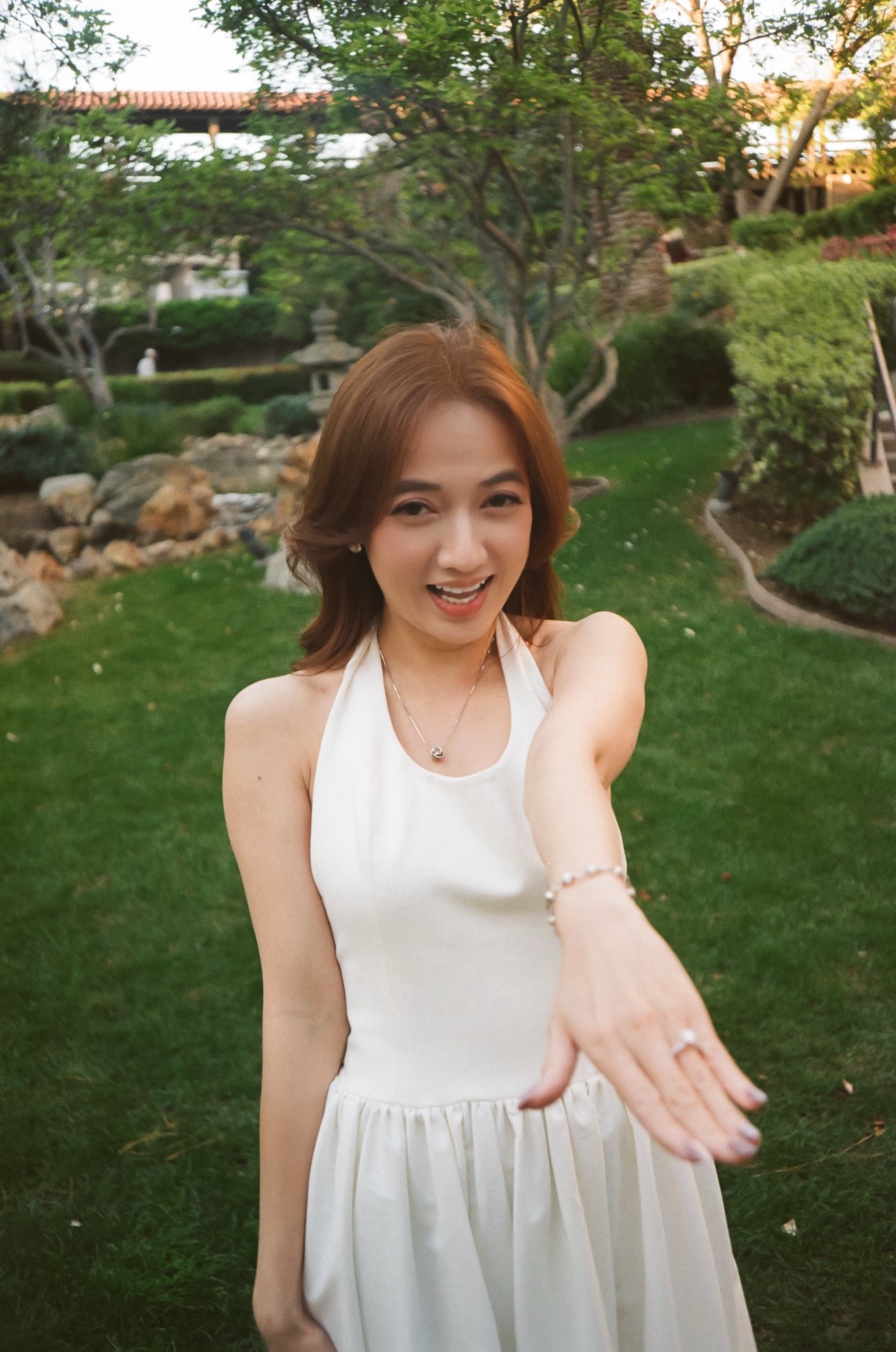 Mở bát Vbiz 2026: Nữ ca sĩ được cầu hôn, danh tính bạn trai gây bất ngờ- Ảnh 1.