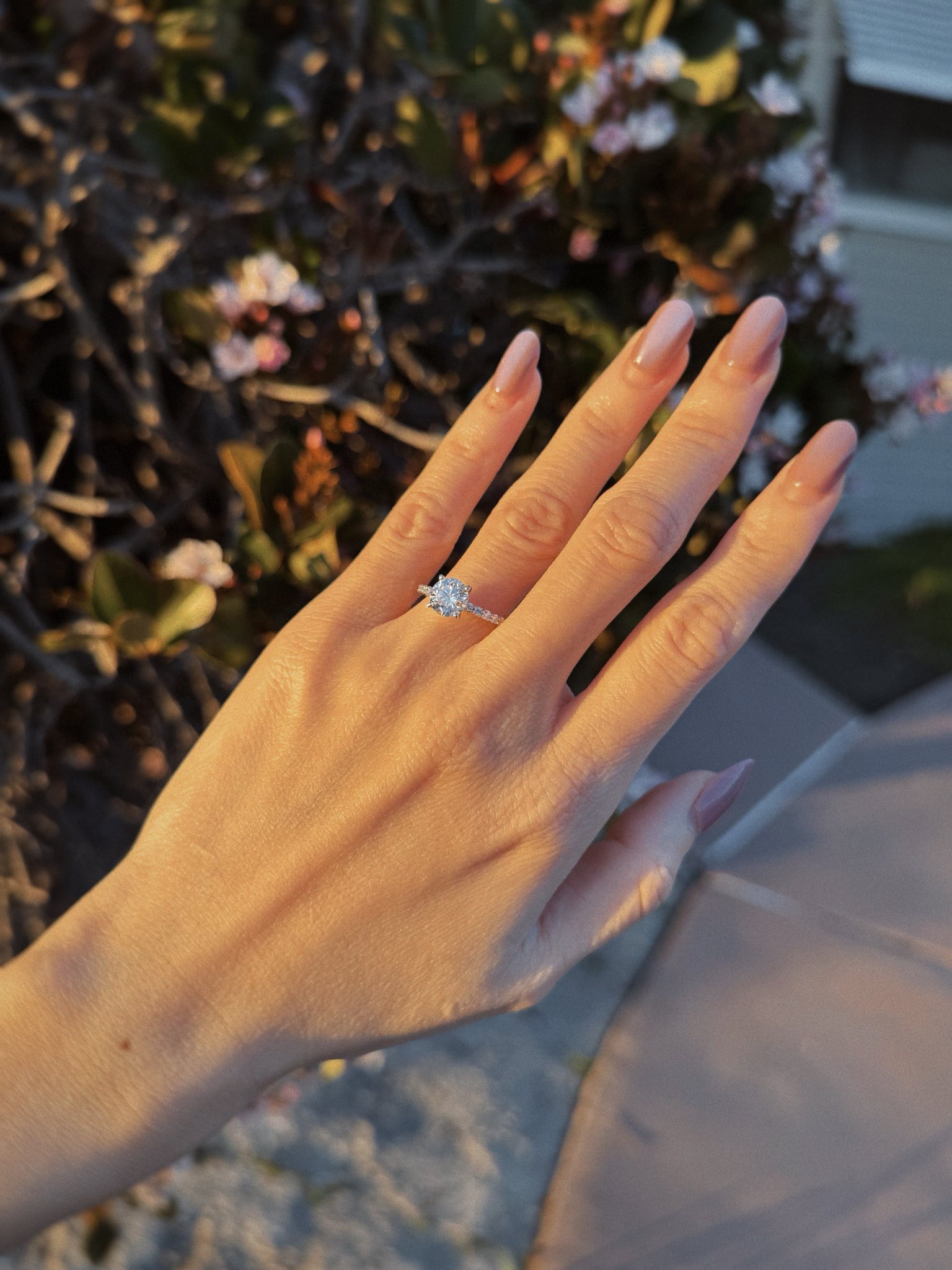 Mở bát Vbiz 2026: Nữ ca sĩ được cầu hôn, danh tính bạn trai gây bất ngờ- Ảnh 4.