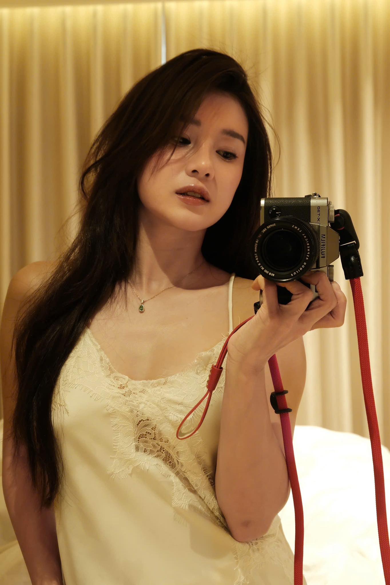 "Girl 1 champ" Hoàng Yến Chibi mê hoặc với diện mạo "full skin" cực phẩm, body nóng bỏng hút mọi ánh nhìn 64336398914694035012104847909011792318854172n 232938 1772422113022 1772422113924891427816