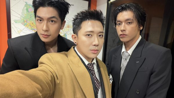 Đại gia nghìn tỷ của Việt Nam nằm nghỉ trong nhà vệ sinh, lướt điện thoại gây chú ý 64424957415222205459348764101901781131235183n 184031 1772371922033 1772371923352508733876