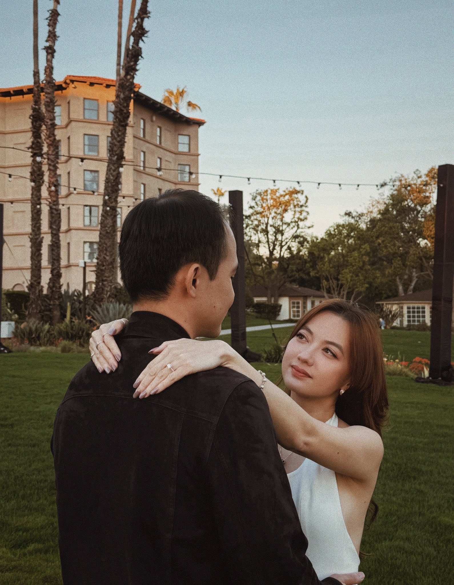 Lộ clip nữ ca sĩ Việt thử váy cưới, chuẩn bị kết hôn với chồng Việt kiều- Ảnh 3.