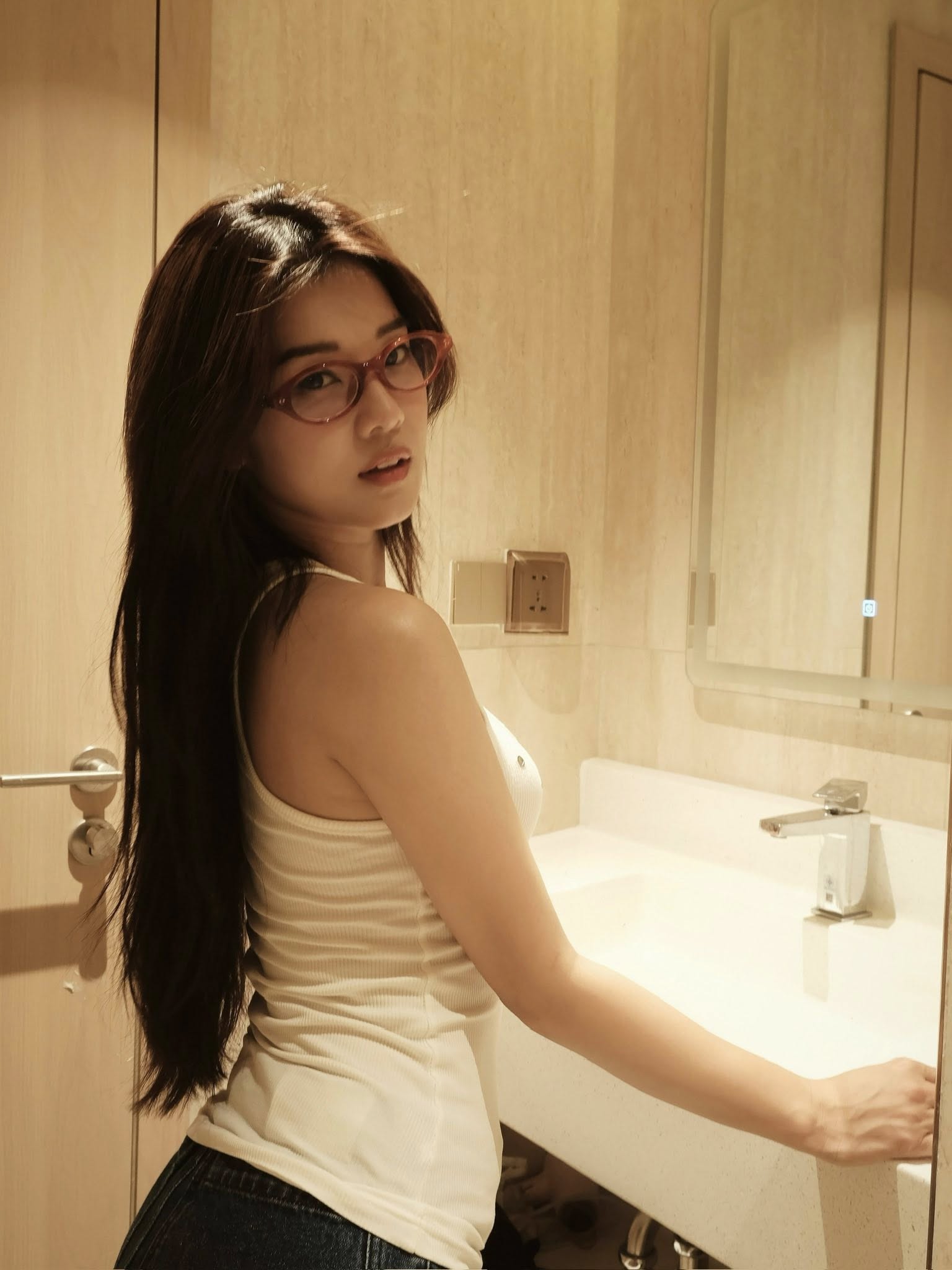 "Girl 1 champ" Hoàng Yến Chibi mê hoặc với diện mạo "full skin" cực phẩm, body nóng bỏng hút mọi ánh nhìn 64627518914709895377185477844365621158688417n 232941 1772422120520 1772422121386339998583