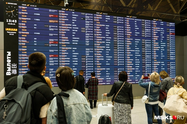Moscow chìm trong bão tuyết: Giao thông tê liệt, hàng trăm chuyến bay bị ảnh hưởng- Ảnh 13.