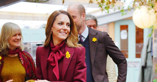 Bất chấp mưa lạnh, Vương phi Kate cùng chồng