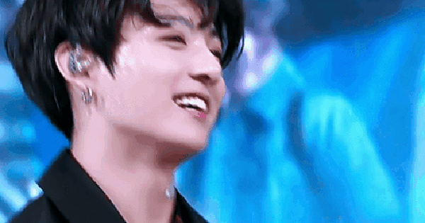 Sức nặng vương miện BTS và nỗi đau trưởng thành của "em út vàng" Jungkook 6bb7c11f264788dcf9543afc8166ddaf 17721246351562130856344 49 0 306 490 crop 17721671527941340608746gifpng