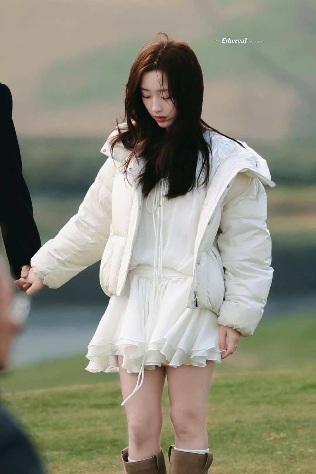 Tại sao đến tận 2026 cặp đôi này mới dính vào nhau vậy: Nhà gái là thiên thần tuyết, nhà trai đẹp chấn động- Ảnh 8.