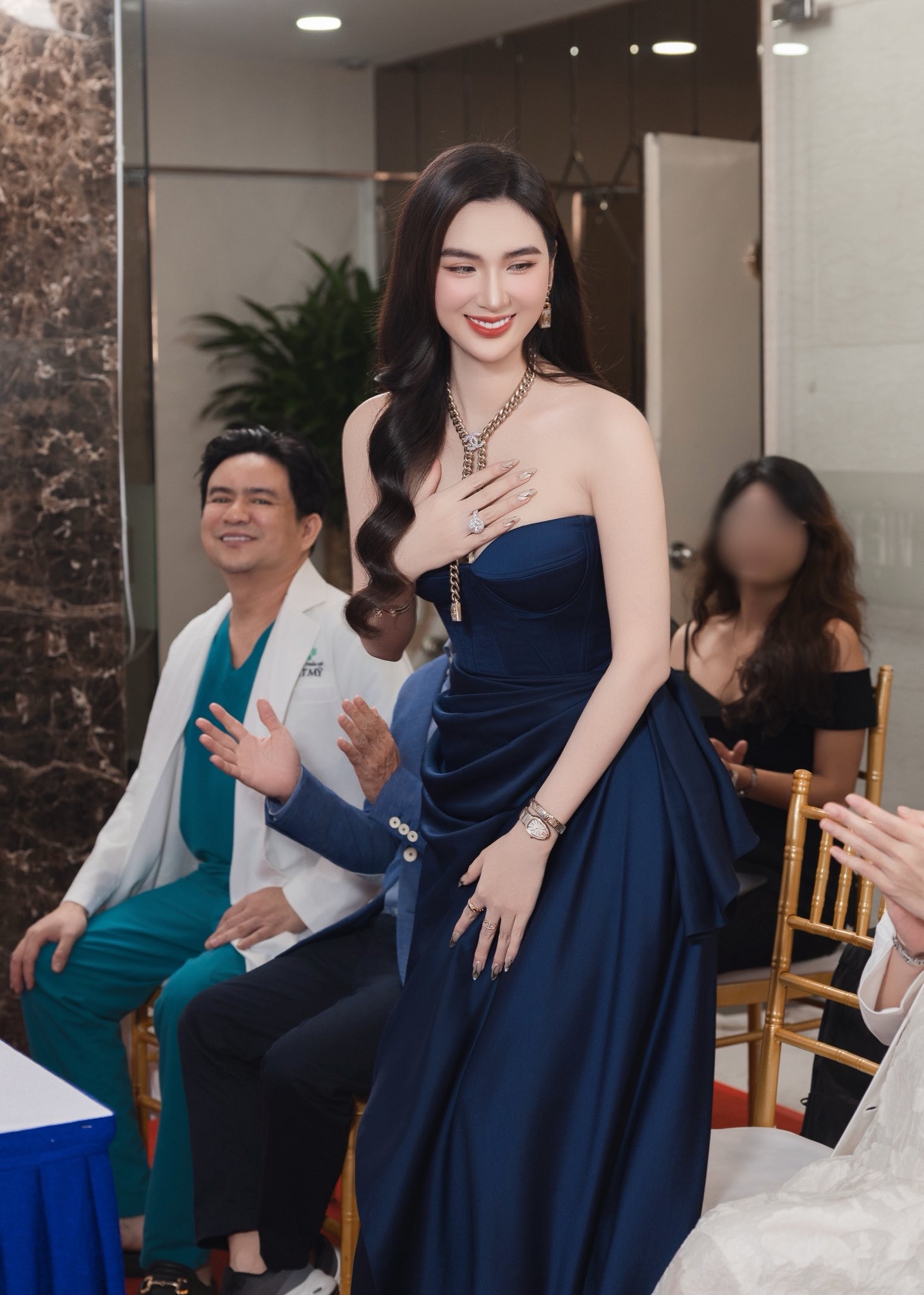 Ngọc Loan công khai ảnh bên bác sĩ Chiêm Quốc Thái- Ảnh 3.